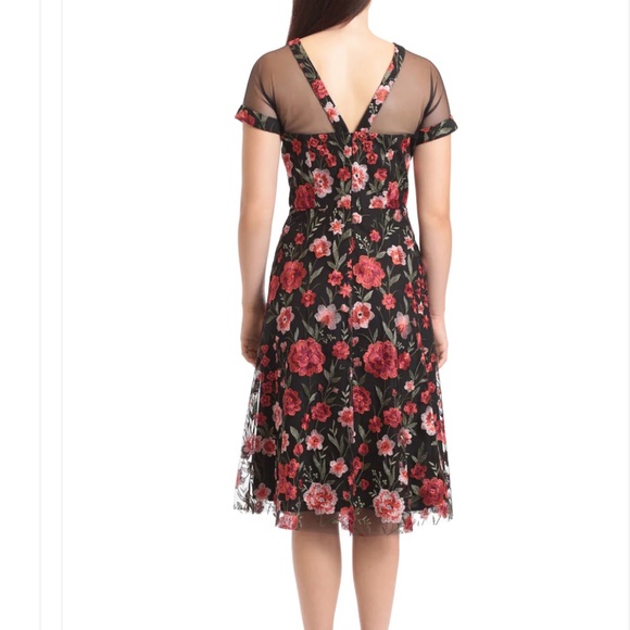 Maggy London Isabel Embroidered Illusion - Picture 4 of 4